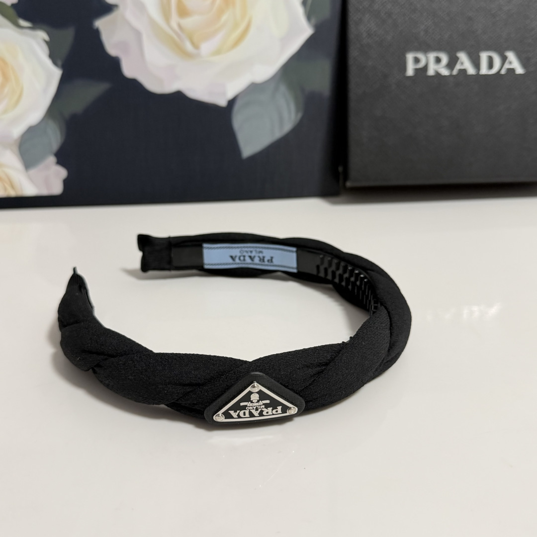 Prada-Brillen. Spezielle Thekenverpackung — photo 2