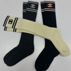 💛配包装 Chanel (香奈儿) 爆款出货 官网新款双针羊绒长袜堆堆袜袜子🧦!一盒一双,专柜同步筒袜袜子,💛大牌出街, 💛配包装 Chanel (香奈儿) 爆款出货 官网新款双针羊绒长袜堆堆袜袜子🧦!一盒一双,专柜同步筒袜袜子,💛大牌出街,