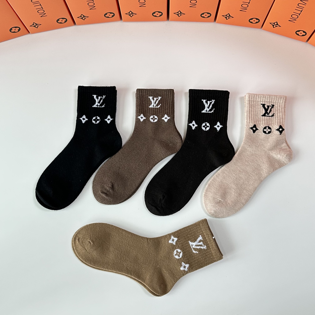 💛配专柜包装 LV（路易威登）新款羊毛中长款堆堆袜袜子！一盒五双，专柜同步筒袜袜子，💛大牌出街，潮人必备。超好搭