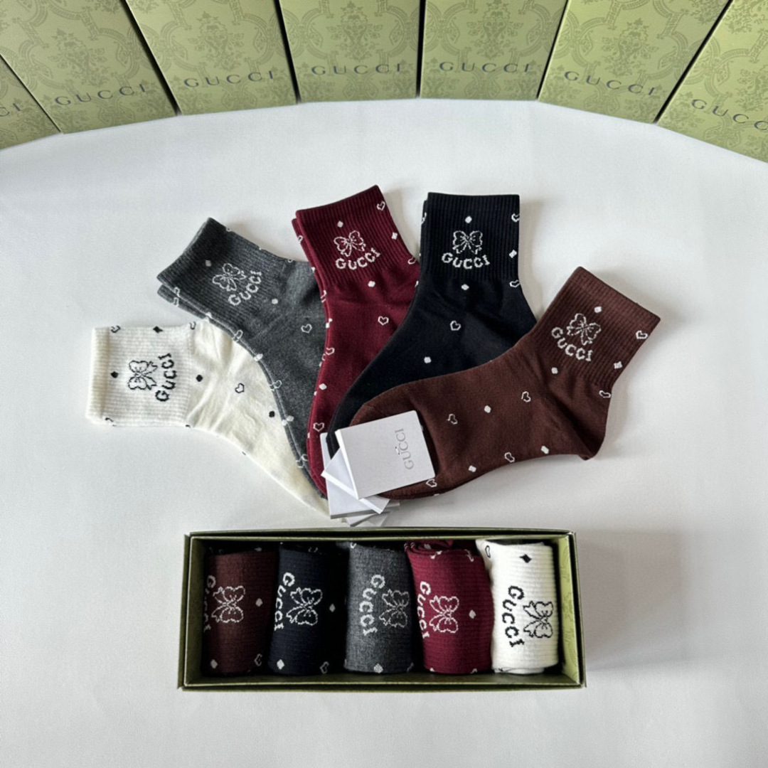 💛配专柜包装 Gucci（古驰）新款中长款堆堆袜袜子！一盒五双，专柜同步筒袜袜子，💛大牌出街，潮人必备。超好搭
