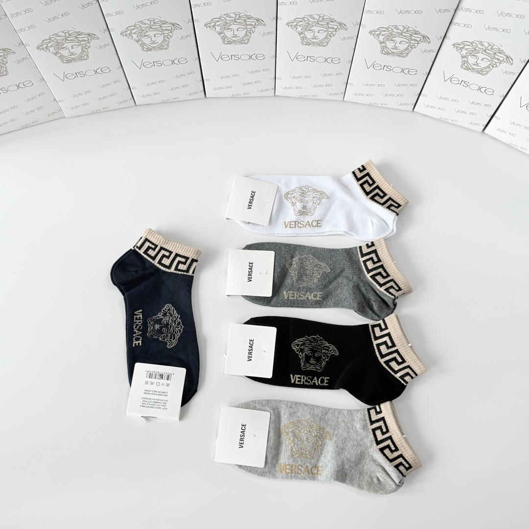 💛配专柜包装 VERSACE（范思哲）新款中短款堆堆袜袜子！一盒五双，专柜同步筒袜袜子，💛大牌出街，潮人必备。超好搭