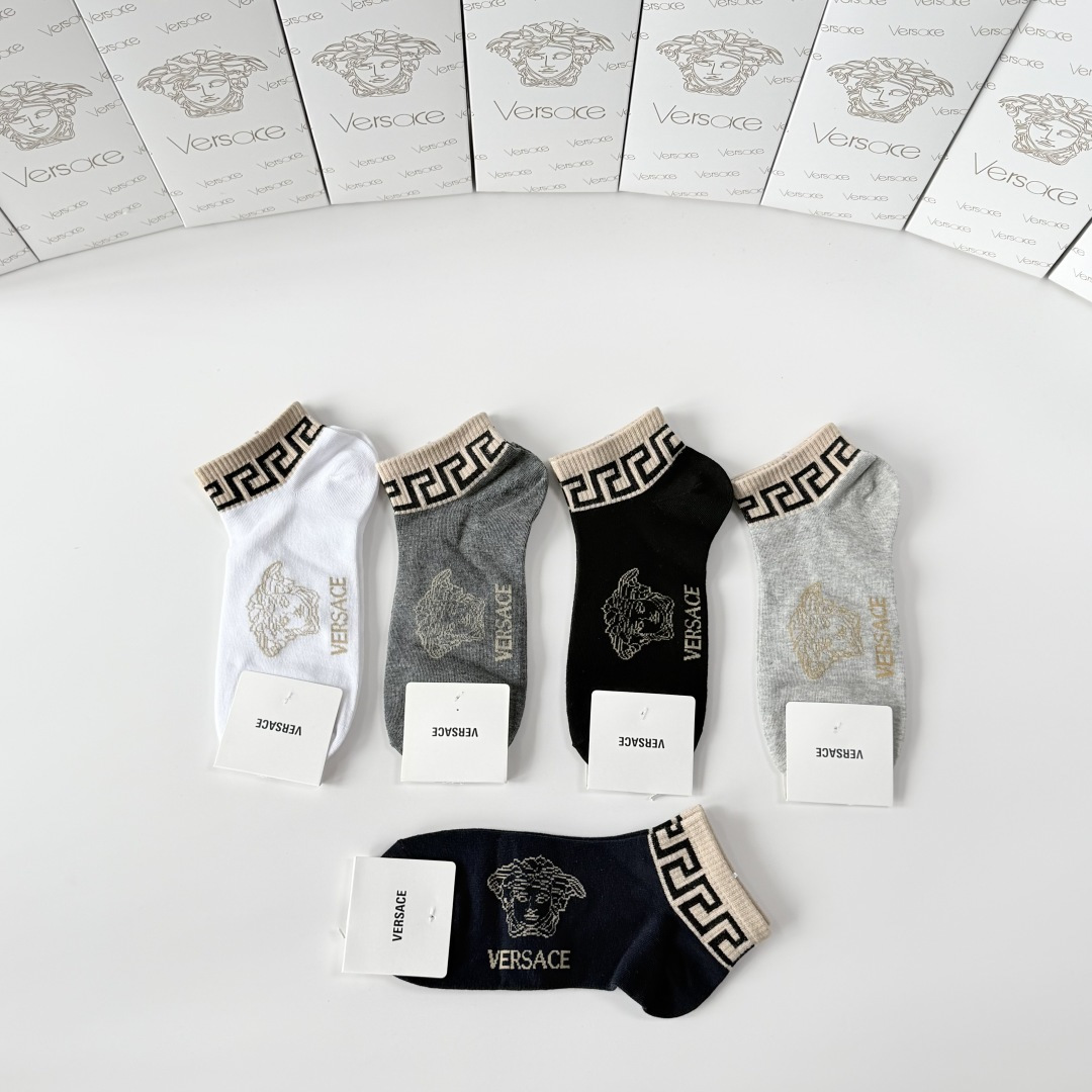💛配专柜包装 VERSACE（范思哲）新款中短款堆堆袜袜子！一盒五双，专柜同步筒袜袜子，💛大牌出街，潮人必备。超好搭