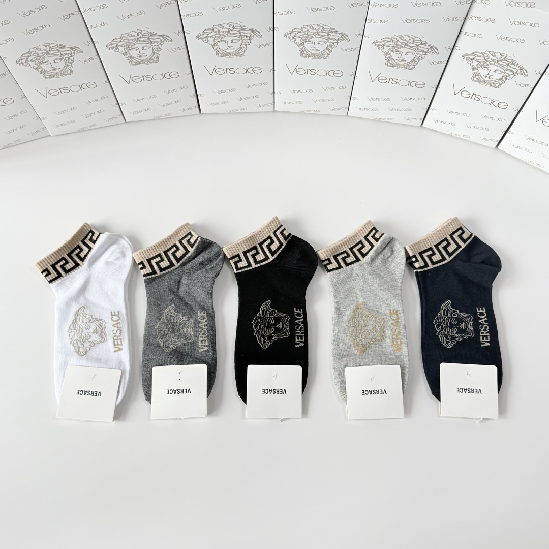 💛配专柜包装 VERSACE（范思哲）新款中短款堆堆袜袜子！一盒五双，专柜同步筒袜袜子，💛大牌出街，潮人必备。超好搭