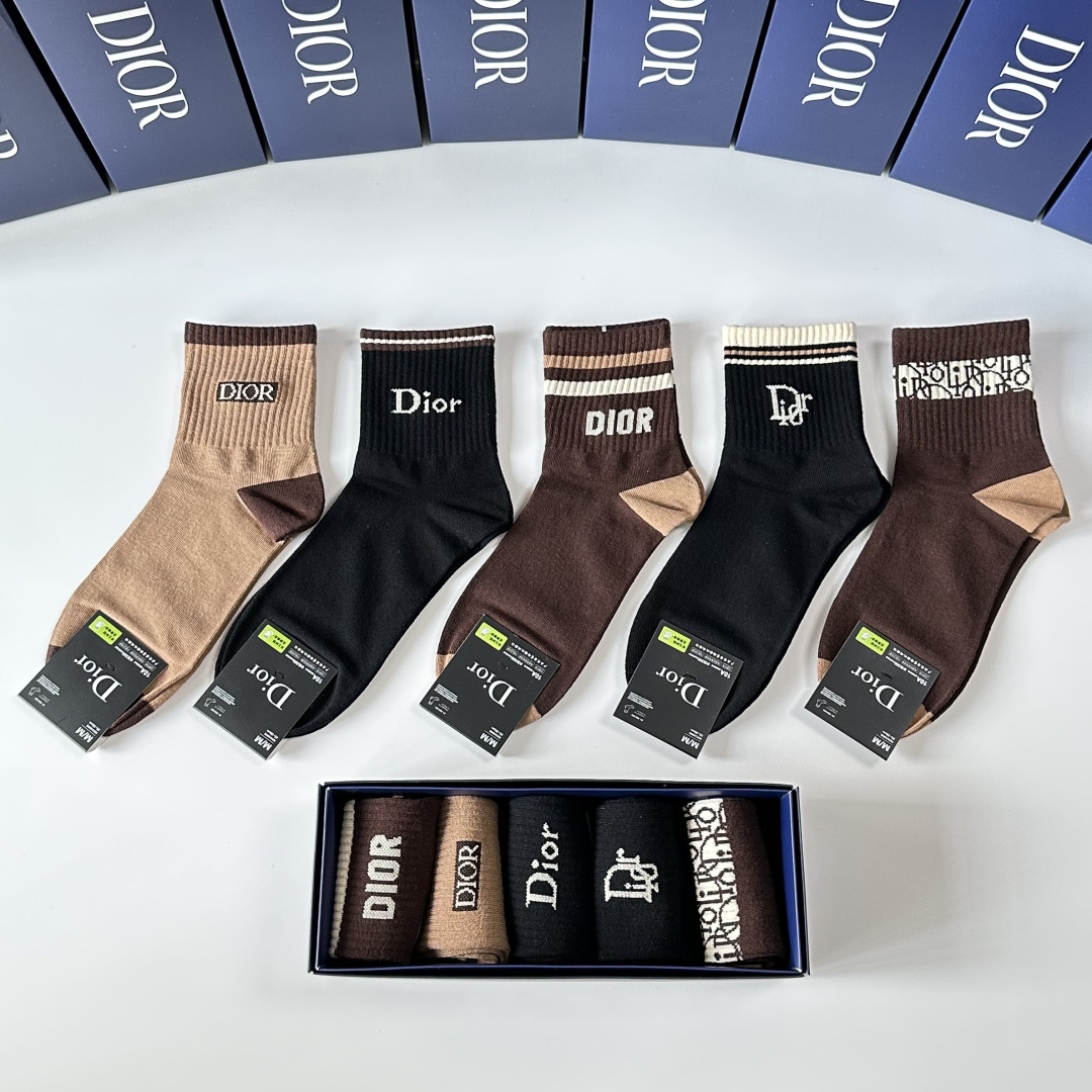 💛配包装 DIOR（迪奥）新款中长款堆堆袜袜子！一盒五双， 专柜同步筒款袜子，💛大牌出街，潮人必备。超好搭