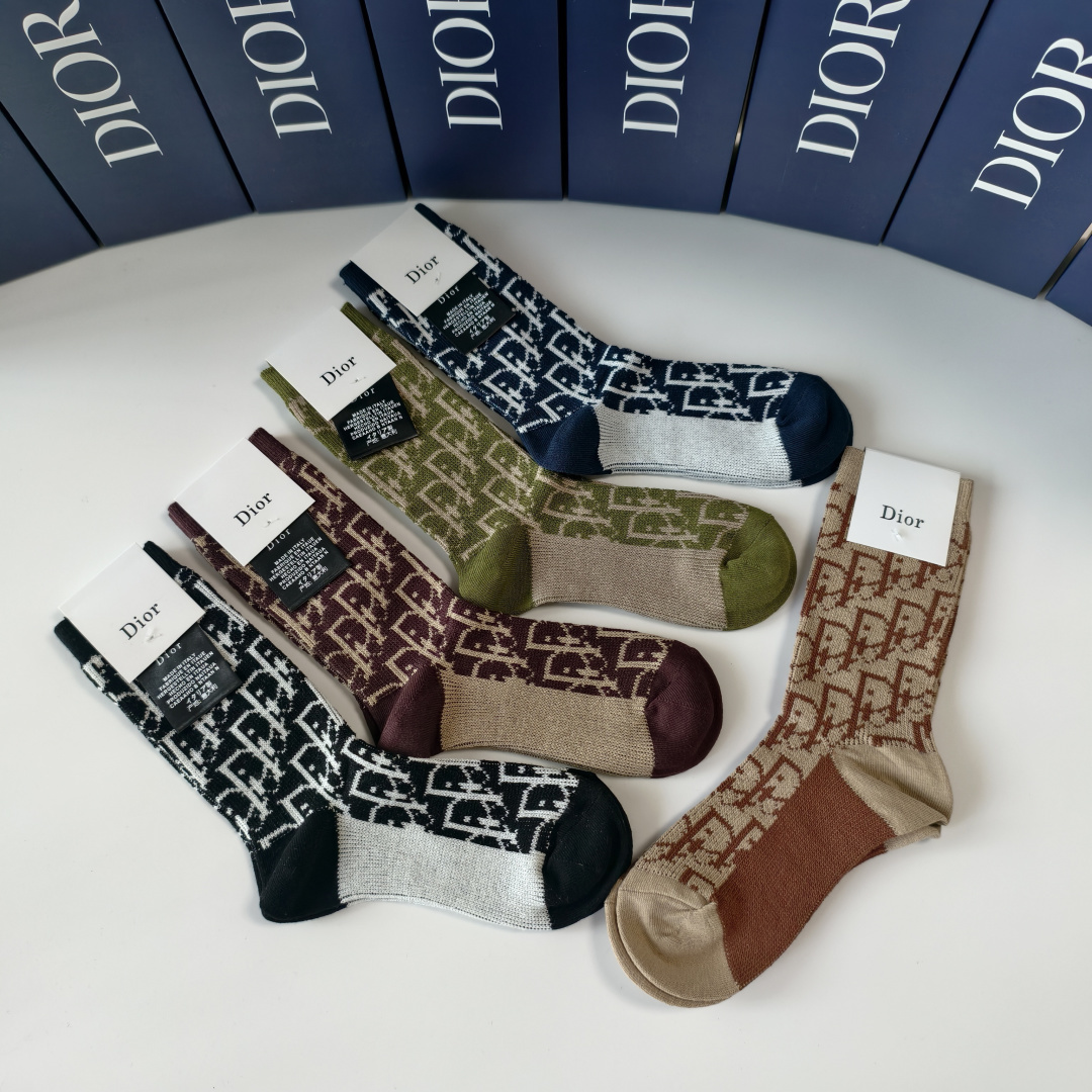 💛配专柜包装 DIOR (迪奥) 新款双针中长筒袜堆堆袜袜子！一盒五双，专柜同步筒袜袜子，💛大牌出街，潮人必备。超好搭