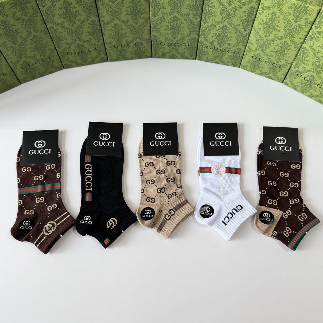 💛配专柜包装 Gucci（古驰）新款中短款堆堆袜袜子！一盒五双，专柜同步筒袜袜子，💛大牌出街，潮人必备。超好搭