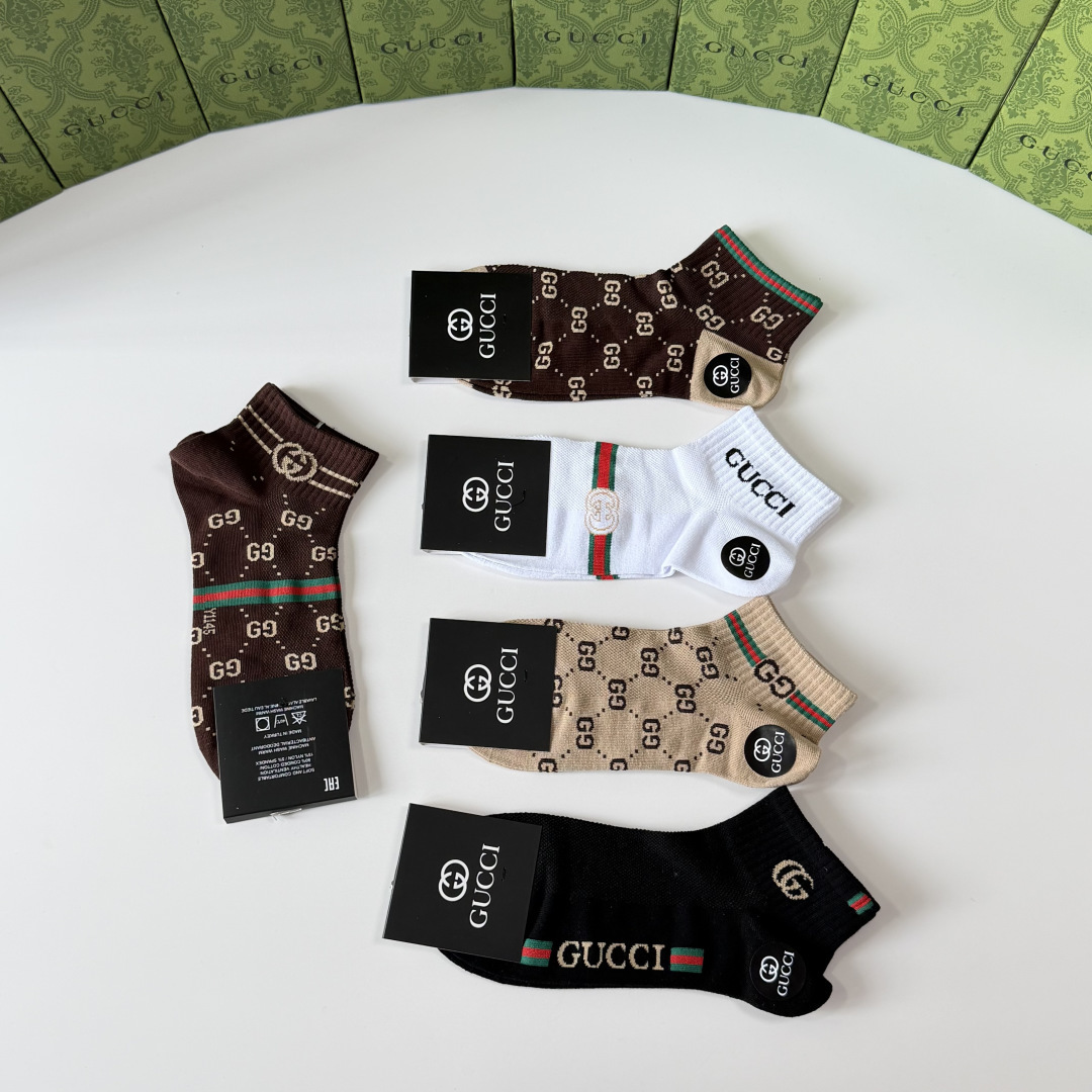 💛配专柜包装 Gucci（古驰）新款中短款堆堆袜袜子！一盒五双，专柜同步筒袜袜子，💛大牌出街，潮人必备。超好搭