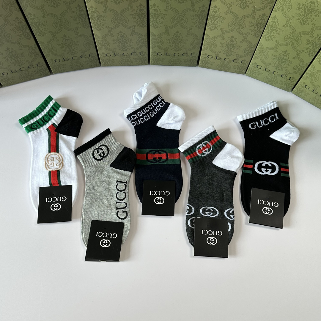 💛配专柜包装 Gucci（古驰）新款中短款堆堆袜袜子！一盒五双，专柜同步筒袜袜子，💛大牌出街，潮人必备。超好搭