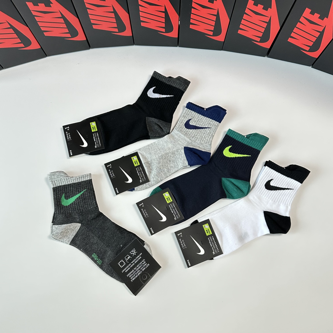 💛配专柜包装 NIKE（耐克）配新款中长款堆堆袜袜子！一盒五双，专柜同步筒袜袜子，💛大牌出街，潮人必备。超好搭。