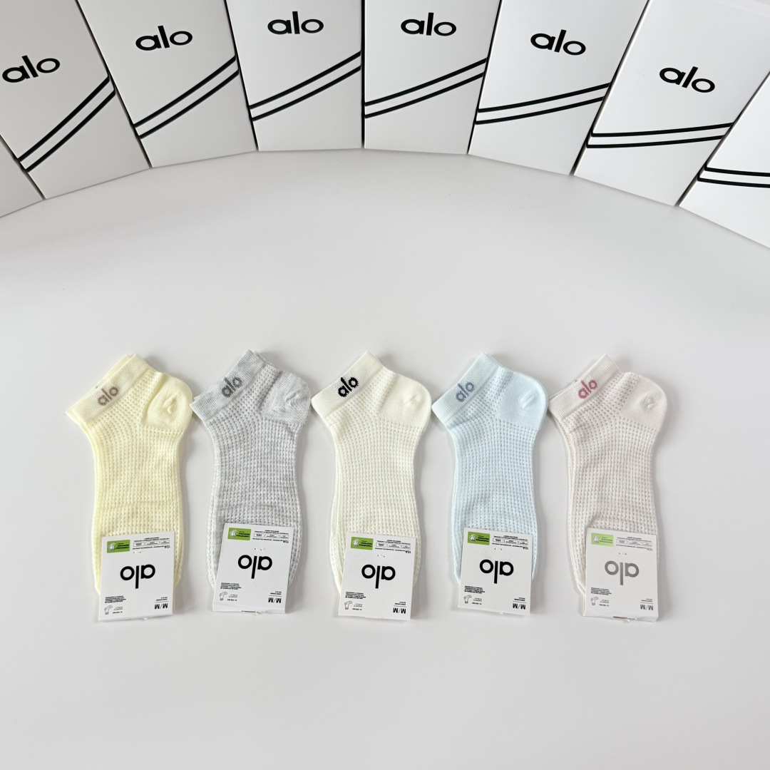 💛配包装 ALO（阿洛）新款中短款堆堆袜袜子！一盒五双， 专柜同步筒款袜子，💛大牌出街，潮人必备。超好搭