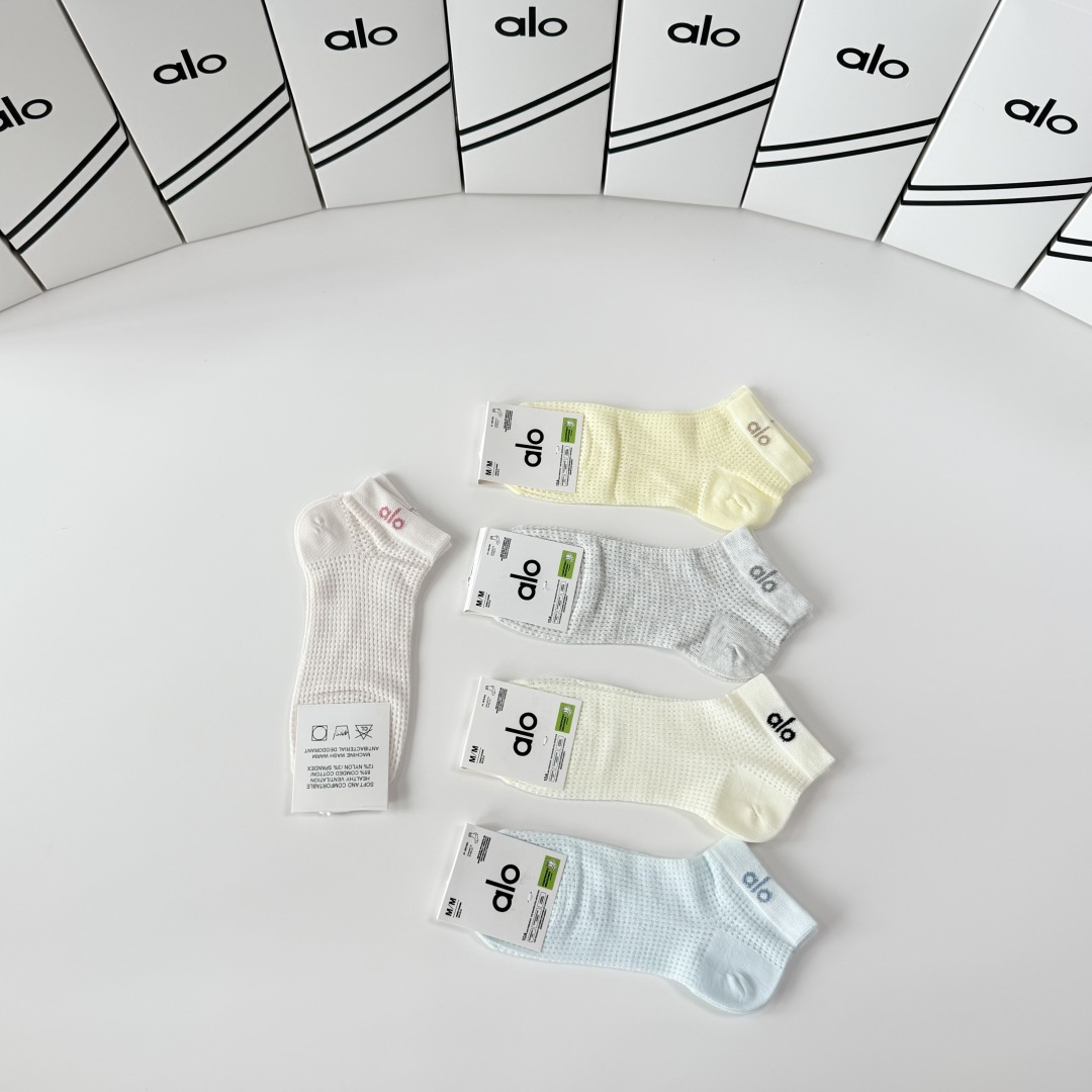 💛配包装 ALO（阿洛）新款中短款堆堆袜袜子！一盒五双， 专柜同步筒款袜子，💛大牌出街，潮人必备。超好搭