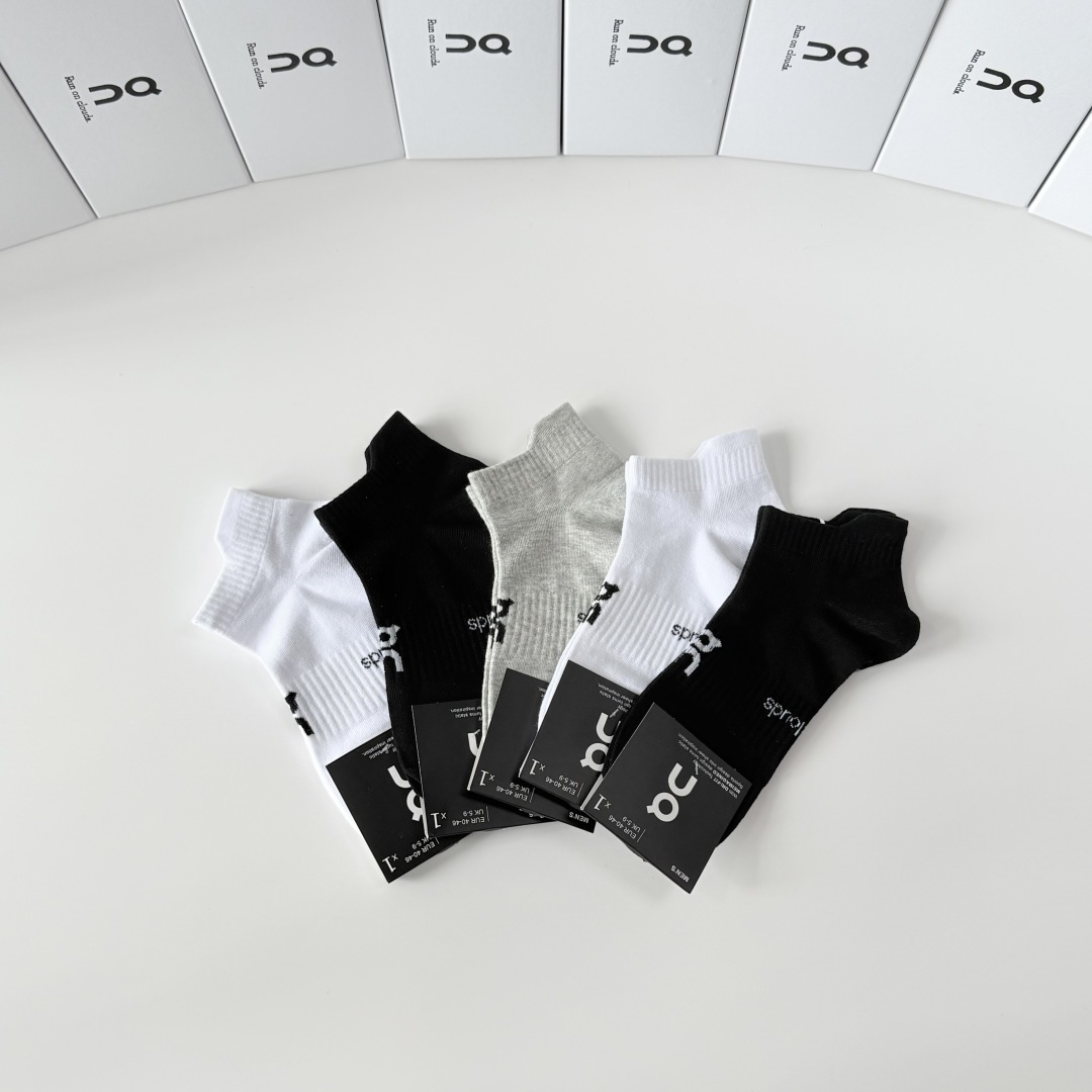 💛配包装 ALO（阿洛）新款中短款堆堆袜袜子！一盒五双， 专柜同步筒款袜子，💛大牌出街，潮人必备。超好搭
