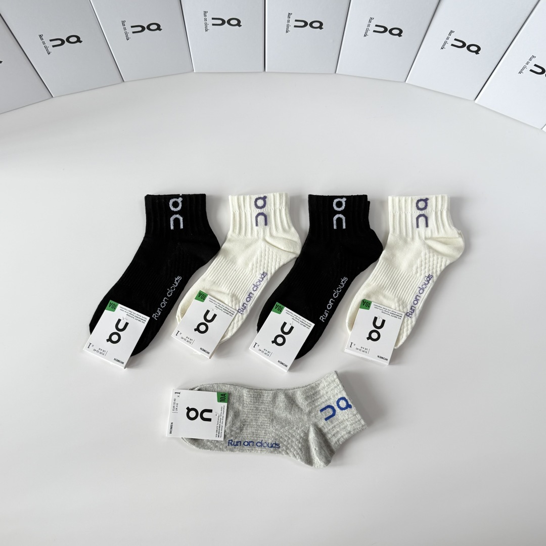 💛配包装 On昂跑Cloudtilt 新款中短款堆堆袜袜子！一盒五双， 专柜同步筒款袜子，💛大牌出街，潮人必备。超好搭