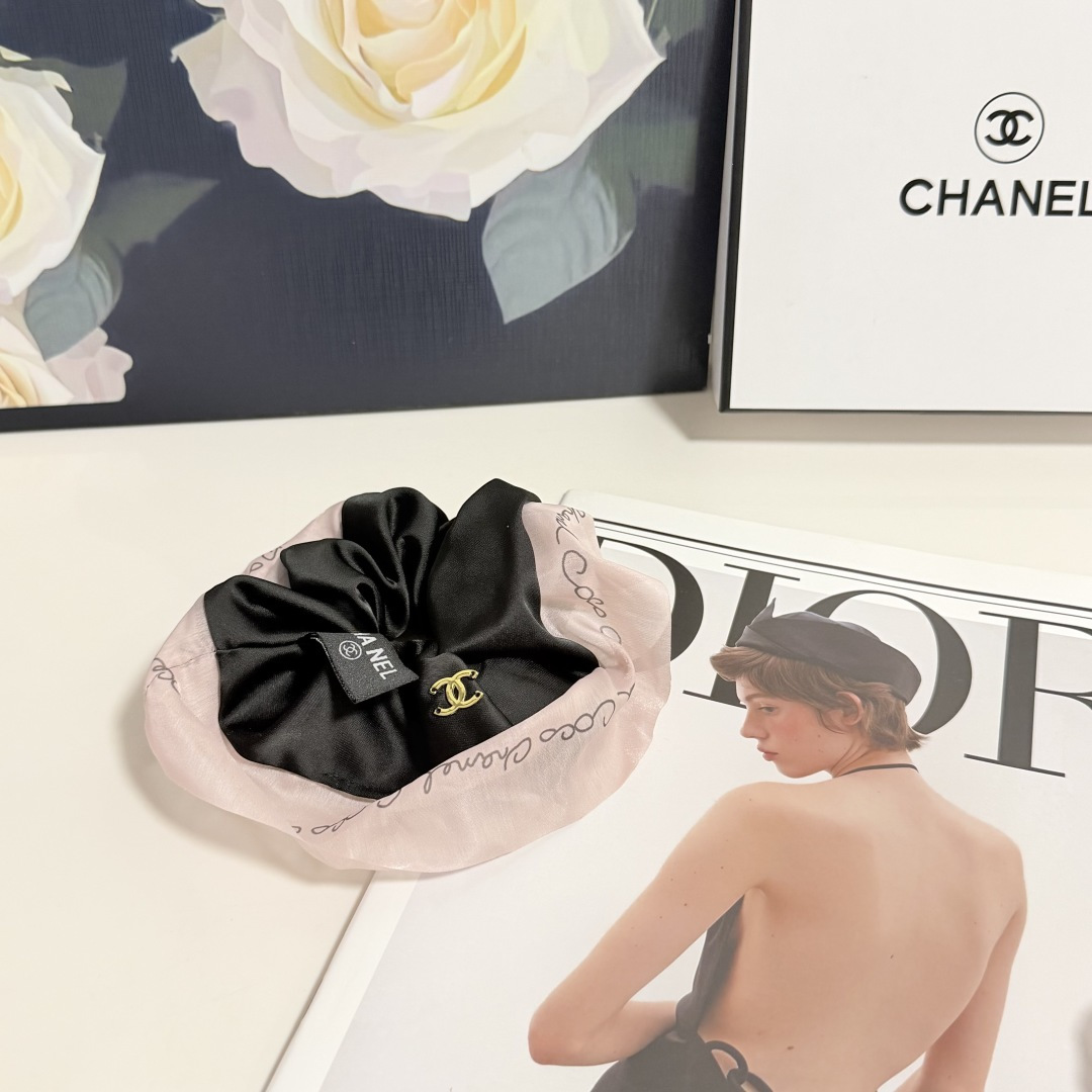 NO:941870,Specially equipped with counter packaging, Chanel's latest scented hair tie, little fairies can buy it now. Special material, no hair, salty or sweet ~ hairpins, hairpins, chanel, chanel, hairpins19860909特 配专柜包装 Chanel（香奈儿）最新小香风发圈 小仙女快入手 特殊材质 不嘞头 可盐可甜～发夹,发夹,chanel,chanel,hairpins,accessory