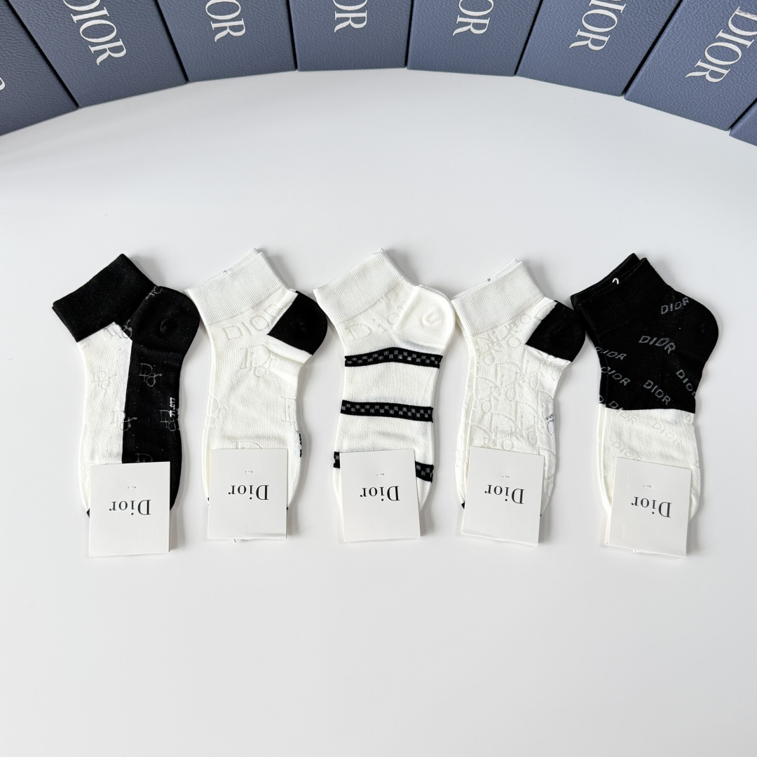 NO:940866,Specially equipped with counter packaging DIOR's new medium and short socks, piles of socks!  Five pairs in a box, synchronized tube socks at the counter, big brands going out on the street, must-have socks for fashionistas, stockings, socks, dior, dior, socks19860909特 配专柜包装 DIOR（迪奥）新款中短款袜堆堆袜袜子！一盒五双,专柜同步筒袜袜子,大牌出街,潮人必备超好搭袜子,丝袜,袜子,dior,dior,socks,accessory