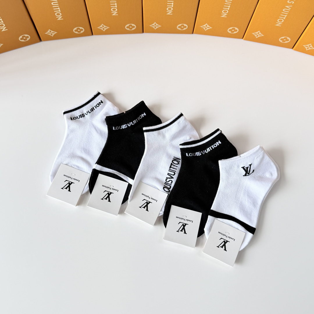 💛配包装 LV（路易威登）新款中短款堆堆袜袜子！一盒五双， 专柜同步筒款袜子，💛大牌出街，潮人必备🔥超好搭