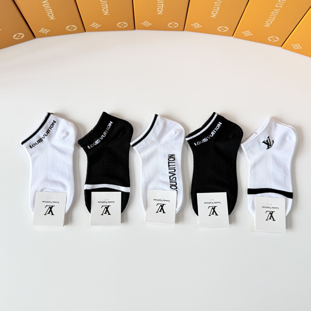 NO:940868,Specially packaged LV (Louis Vuitton) new short and medium style pile socks!  Five pairs in a box, counter-synchronized tube socks, big brands out on the street, fashionable people must have super matching socks, stockings, socks, louis vuitton, louis vuitton, socks19860909特配包装 LV（路易威登）新款中短款堆堆袜袜子！一盒五双, 专柜同步筒款袜子,大牌出街,潮人必备超好搭袜子,丝袜,袜子,louis vuitton,louis vuitton,socks,accessory