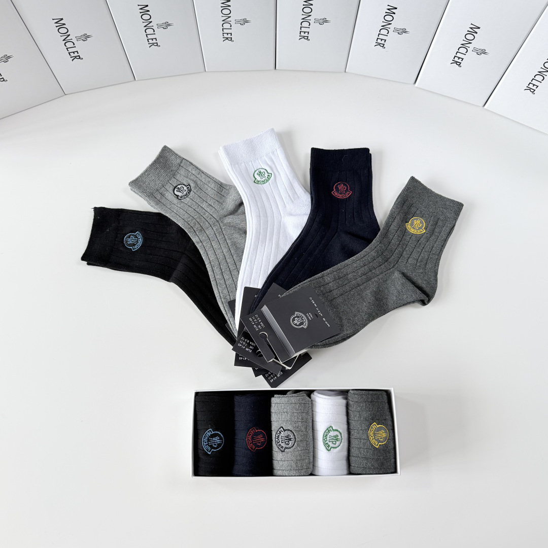 💛配包装 MONCLER（蒙口）新款经典刺绣中长款堆堆袜袜子！一盒五双， 专柜同步筒袜袜子，💛大牌出街，潮人必备🔥超好搭