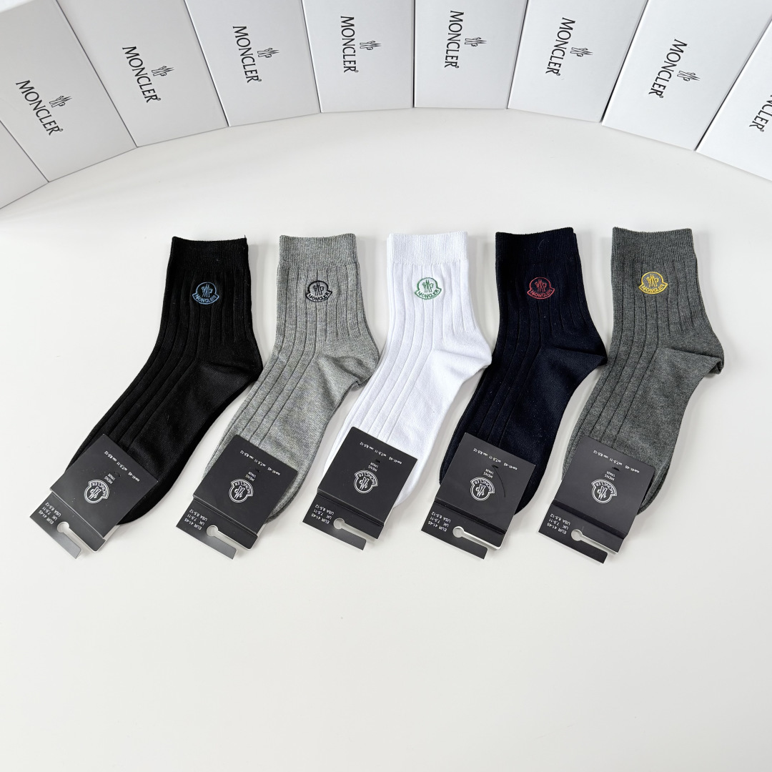 NO:940873,Specially packaged MONCLER's new classic embroidered mid-length pile socks!  Five pairs in a box, counter-synchronized tube socks, big brands out on the street, a must-have for fashionistas, super easy to match. Socks, stockings, socks, Moncler, socks19860909特 配包装 MONCLER（蒙口）新款经典刺绣中长款堆堆袜袜子！一盒五双, 专柜同步筒袜袜子,大牌出街,潮人必备超好搭.袜子,丝袜,袜子,Moncler,socks,accessory