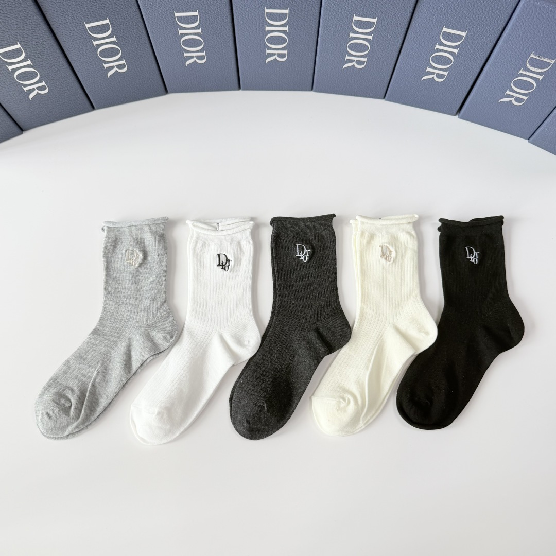 NO:940821,Special packaging: Dior's new embroidered mid-length socks!  Five pairs in a box, synchronized tube socks at the counter, big brands out on the street, must-have socks for fashionistas, stockings, socks, dior, dior, socks19860909特 配包装 Dior（迪奥）新款刺绣中长筒款堆堆袜袜子！一盒五双, 专柜同步筒款袜子,大牌出街,潮人必备超好搭袜子,丝袜,袜子,dior,dior,socks,accessory