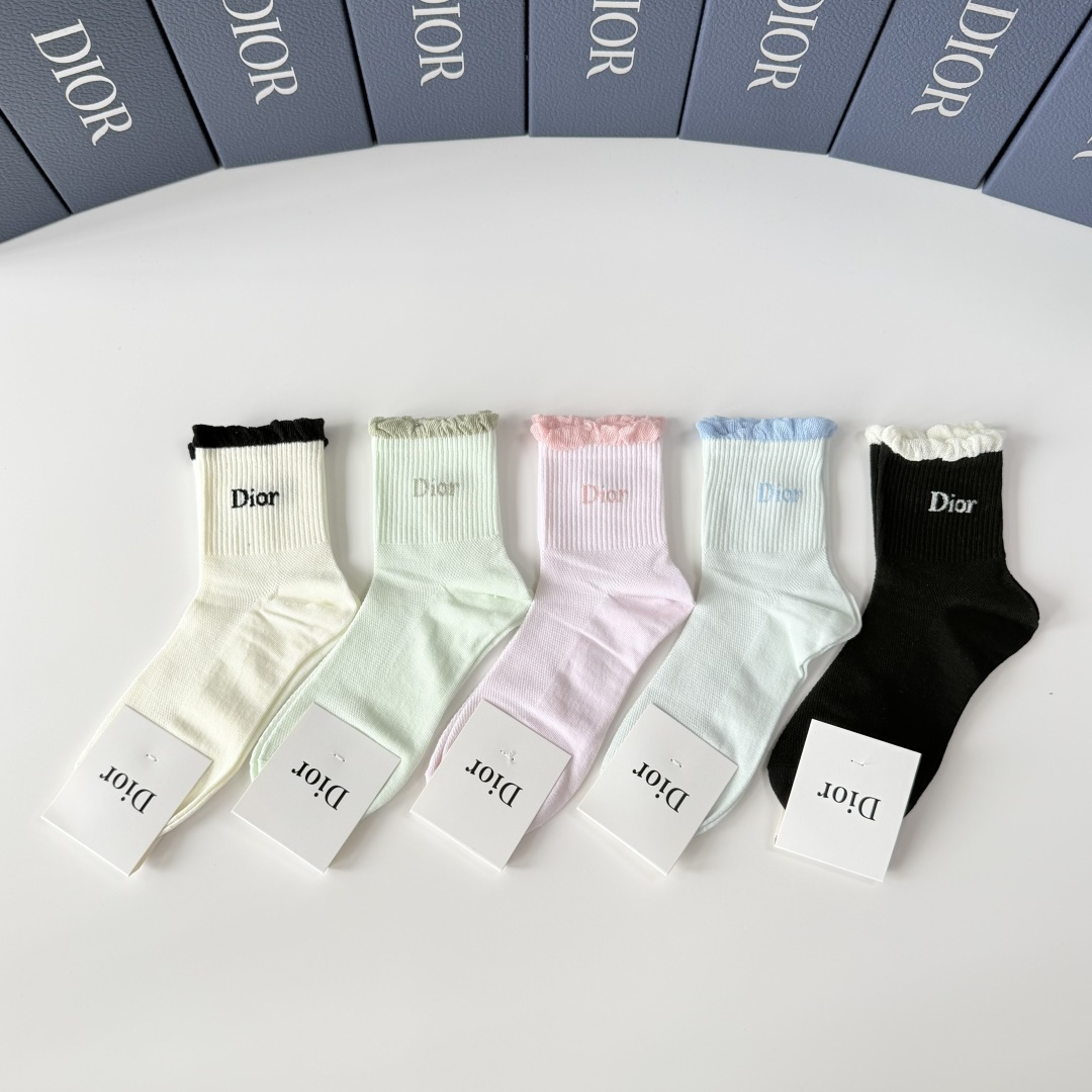 NO:940823,Special packaging: Dior's new medium-length socks!  Five pairs in a box, synchronized tube socks at the counter, big brands out on the street, must-have socks for fashionistas, stockings, socks, dior, dior, socks19860909特 配包装 Dior（迪奥）新款中长筒款堆堆袜袜子！一盒五双, 专柜同步筒款袜子,大牌出街,潮人必备超好搭袜子,丝袜,袜子,dior,dior,socks,accessory