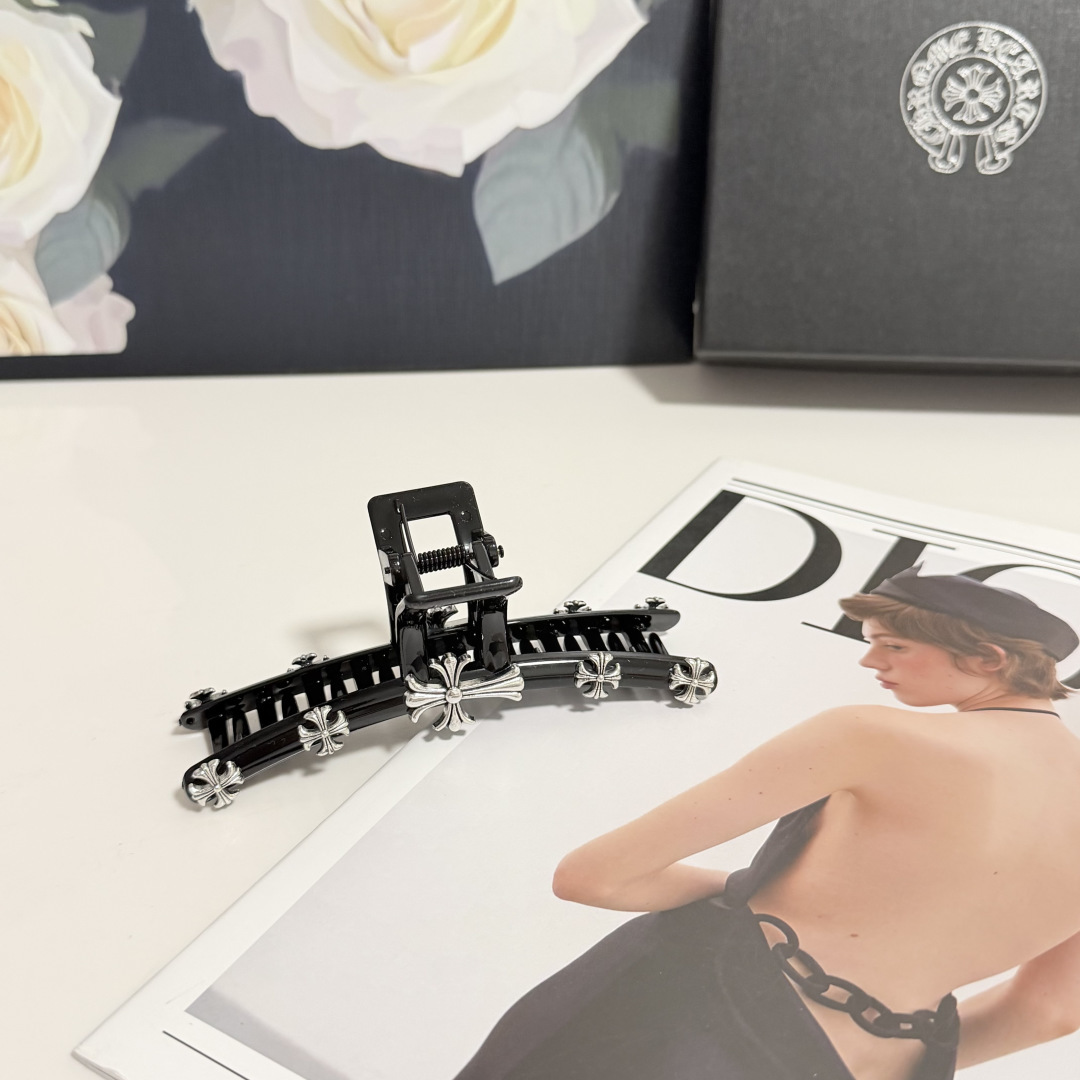 NO:941947,Special (single) with counter packaging ChromeHearts (Chrome Hearts) latest vintage vintage clip. Elegant girl is worth buying. Very easy to match. Temperament and tasteful hairpins, hair clips, chrome hearts, chrome hearts, hairpins19860909特（单个）配专柜包装 ChromeHearts（克罗心）最新中古vintage抓夹 优雅的girl值得入手 非常好搭配 气质有品位发夹,发夹,chrome hearts,chrome hearts,hairpins,accessory
