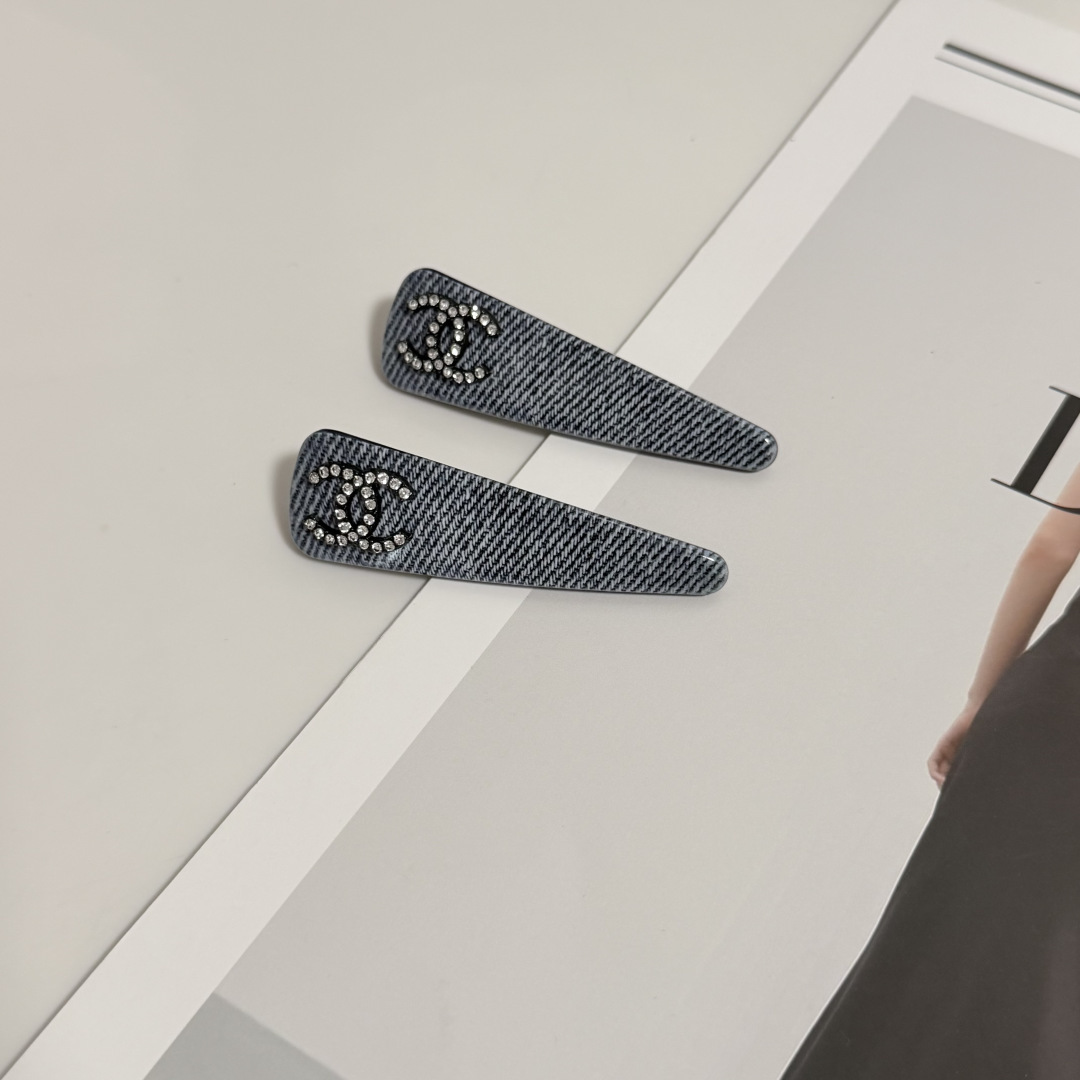 NO:941883,Special (pair) with full package Chanel (Chanel) this year's best-selling new vintage vintage hairpins, a super fairy pair, fashionable, casual hairpins, hairpins, chanel, chanel, hairpins19860909特（一对）配全套包装 Chanel（香奈儿）今年最好卖的新款 Vintage中古复古发夹 超仙的一对 时髦精 随便入的款发夹,发夹,chanel,chanel,hairpins,accessory