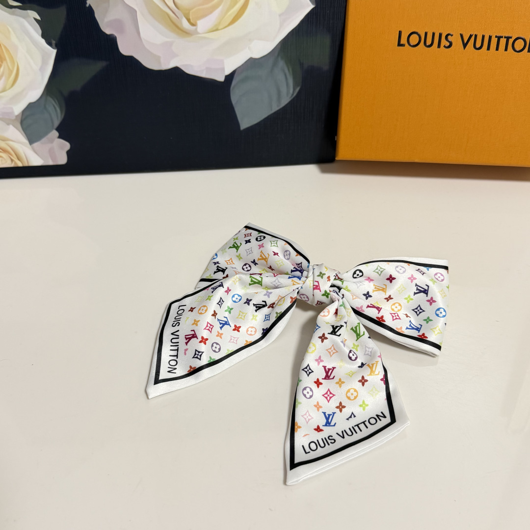 NO:941889,Specially equipped with counter packaging LV (Louis Vuitton) latest bow second-hand hairpin# Trust me!  A must-have item for everyone. This piece must be bought. It has a fairy-like appearance. The little fairy wants to keep it. Whoever wears it will look better ~ hairpins, hairpins, louis vuitton, louis vuitton, hairpins19860909特 配专柜包装 LV（路易威登）最新蝴蝶结中古发夹# 信我！人手必备的单品 这件必须买 洋气神仙颜值 小仙女要收了它,谁戴谁好看～发夹,发夹,louis vuitton,louis vuitton,hairpins,accessory
