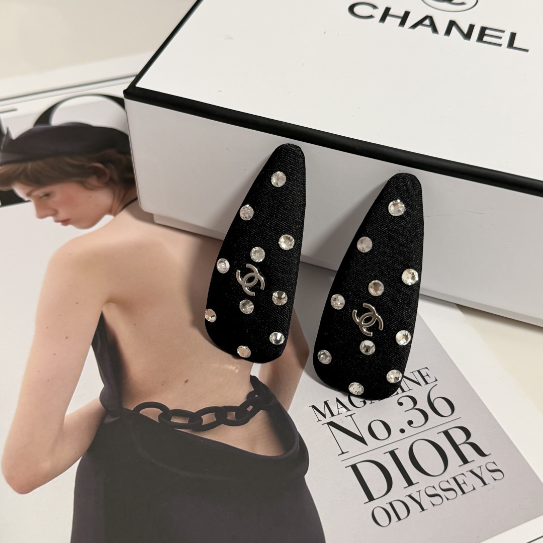 NO:941869,Special (pair) with full package Chanel (Chanel) best-selling new vintage hairpins this year, super fairy pair, fashionable, casual style, hairpins, hairpins, chanel, chanel, hairpins19860909特（一对）配全套包装 Chanel（香奈儿）今年最好卖的新款 Vintage中古复古发夹 超仙的一对 时髦精 随便入的款 发夹,发夹,chanel,chanel,hairpins,accessory
