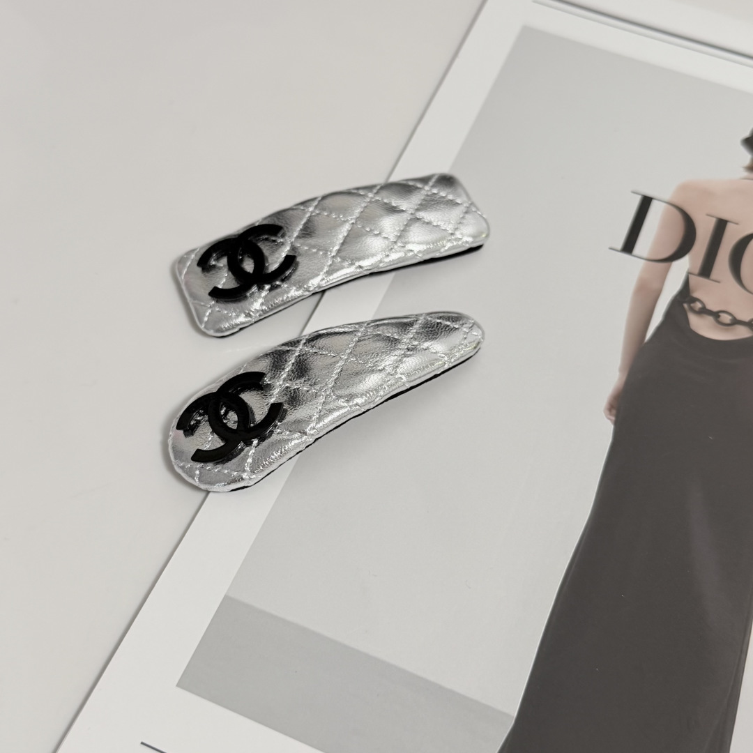 NO:941873,Special (pair) with full package Chanel (Chanel) this year's best-selling new vintage vintage hairpins, a super fairy pair, fashionable, casual hairpins, hairpins, chanel, chanel, hairpins19860909特（一对）配全套包装 Chanel（香奈儿）今年最好卖的新款 Vintage中古复古发夹 超仙的一对 时髦精 随便入的款发夹,发夹,chanel,chanel,hairpins,accessory