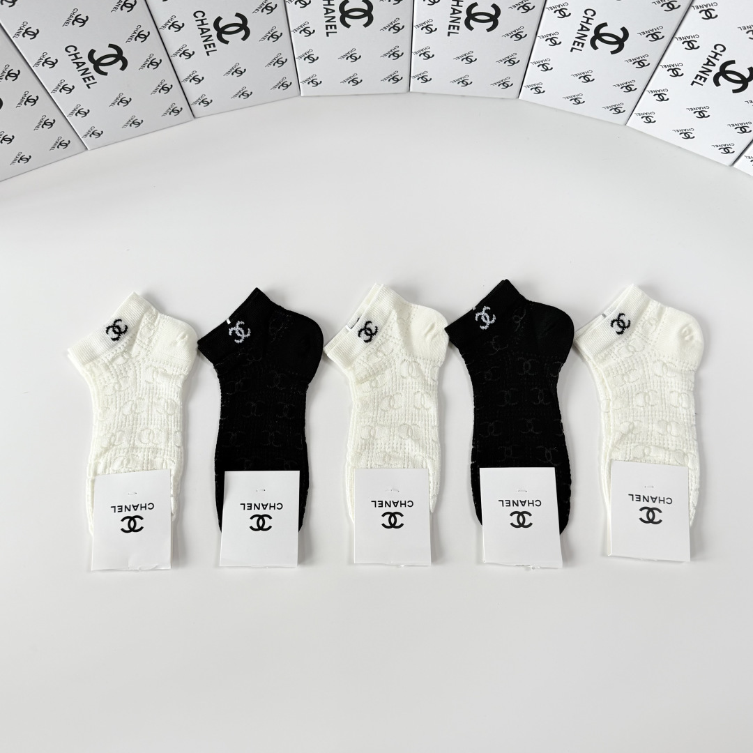 NO:940831,Special packaging Chanel (Chanel) new short and medium style pile socks!  Five pairs in a box, synchronized tube socks at the counter, big brands out on the street, must-have socks for fashionistas, stockings, socks, chanel, chanel, socks19860909特 配包装 Chanel（香奈儿）新款中短款堆堆袜袜子！一盒五双, 专柜同步筒款袜子,大牌出街,潮人必备超好搭袜子,丝袜,袜子,chanel,chanel,socks,accessory