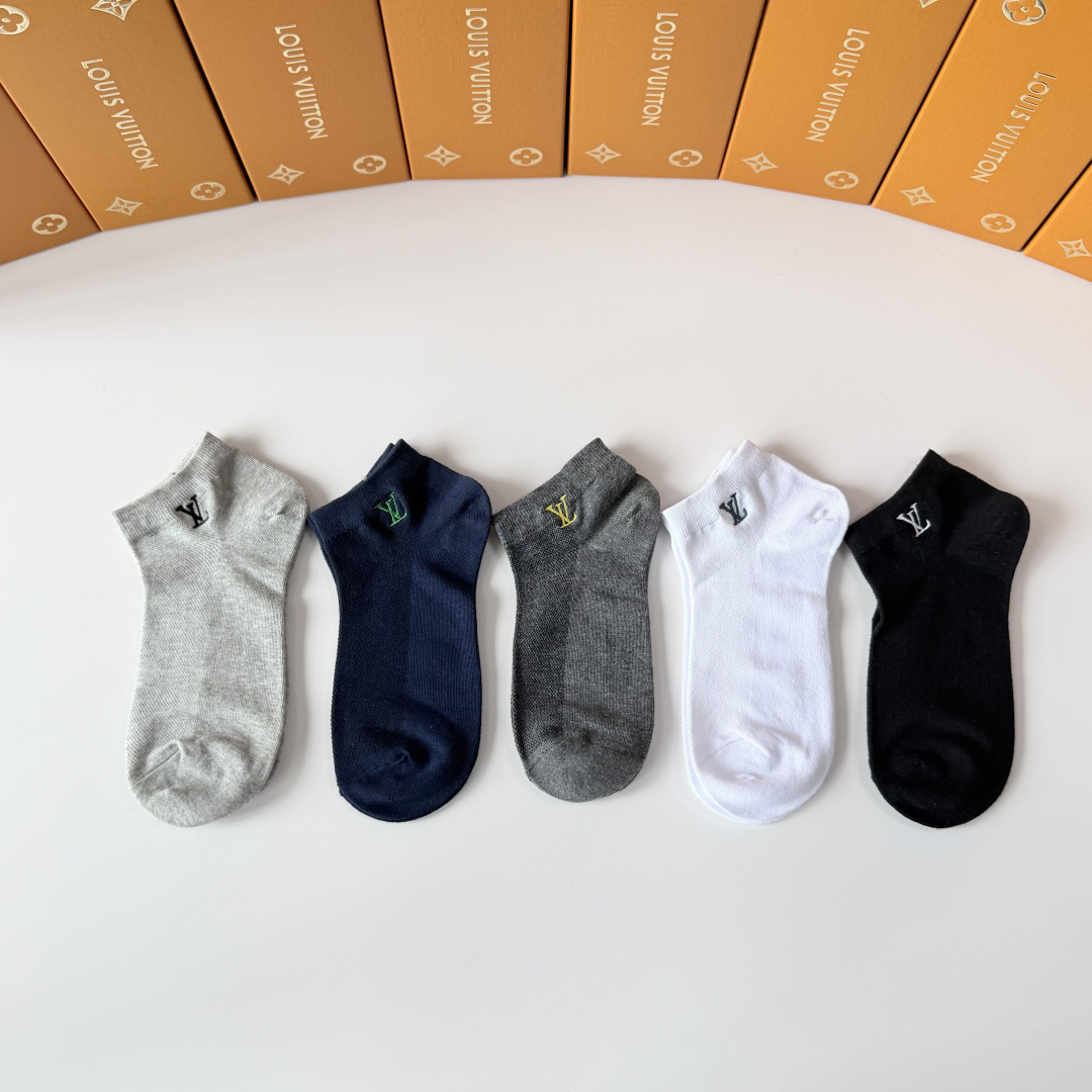 NO:940847,Specially packaged LV (Louis Vuitton) new embroidered short and medium style pile socks!  Five pairs in a box, counter-synchronized tube socks, big brands out on the street, fashionable people must have super matching socks, stockings, socks, louis vuitton, louis vuitton, socks19860909特 配包装 LV（路易威登）新款刺绣中短款堆堆袜袜子！一盒五双, 专柜同步筒款袜子,大牌出街,潮人必备超好搭袜子,丝袜,袜子,louis vuitton,louis vuitton,socks,accessory