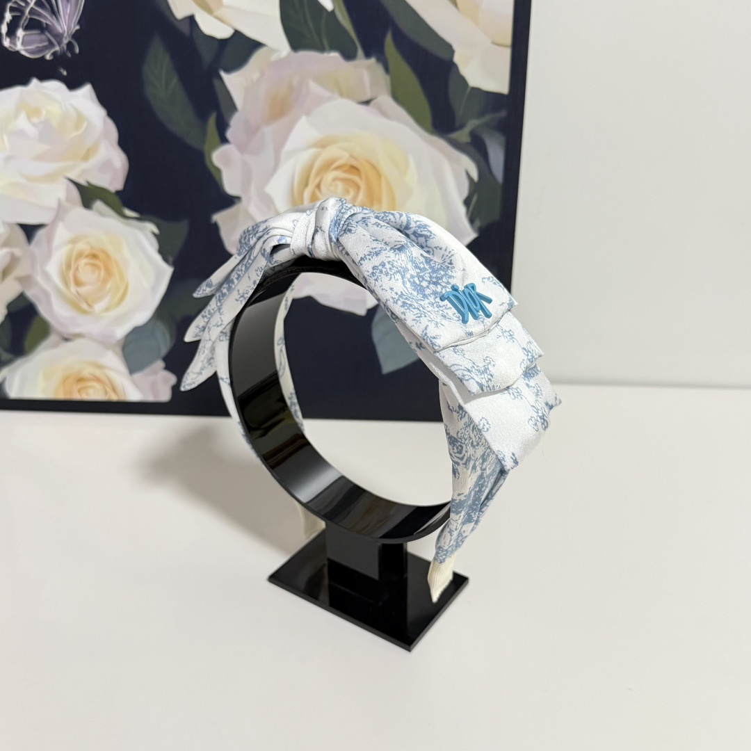 NO:941904,Specially equipped with counter packaging, DIOR's latest ink-painted jungle headband. Little fairies can get it now. Special material. No hair. Can be salty or sweet ~ hairpins, hairpins, dior, dior, hairpins19860909特 配专柜包装 DIOR（迪奥）最新水墨画丛林发箍 小仙女快入手 特殊材质 不嘞头 可盐可甜～发夹,发夹,dior,dior,hairpins,accessory