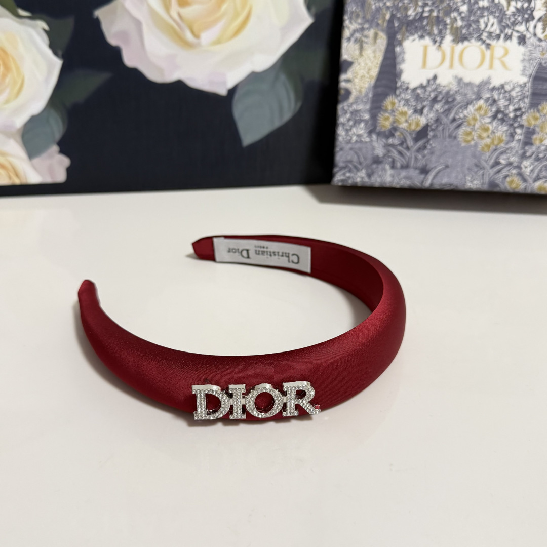 NO:941908,Specially equipped with counter packaging, DIOR's latest hairbands. Little fairies can get it now. Special material. No hair. Can be salty or sweet ~ hairpins, hairpins, dior, dior, hairpins19860909特 配专柜包装 DIOR（迪奥）最新发箍 小仙女快入手 特殊材质 不嘞头 可盐可甜～发夹,发夹,dior,dior,hairpins,accessory
