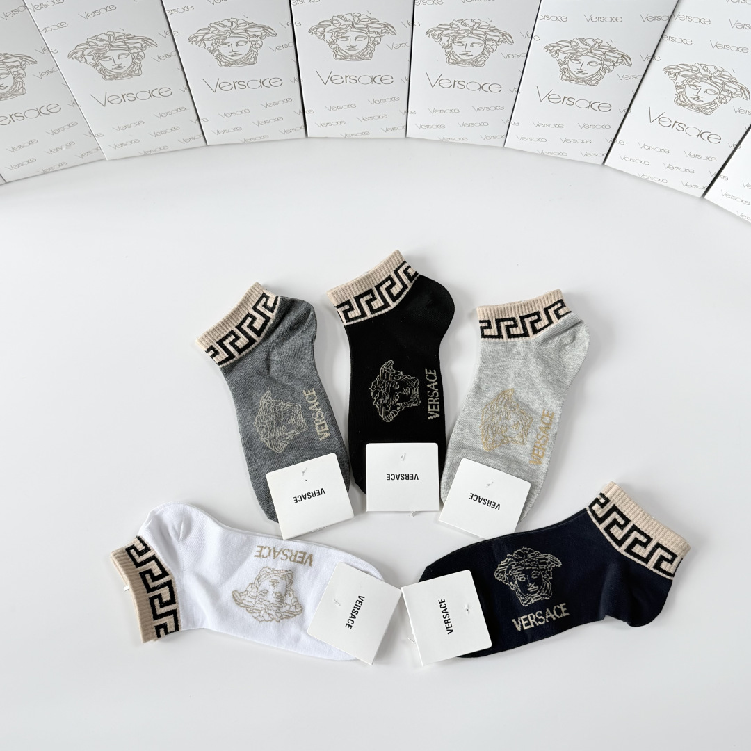 💛配专柜包装 VERSACE（范思哲）新款中短款堆堆袜袜子！一盒五双，专柜同步筒袜袜子，💛大牌出街，潮人必备🔥超好搭