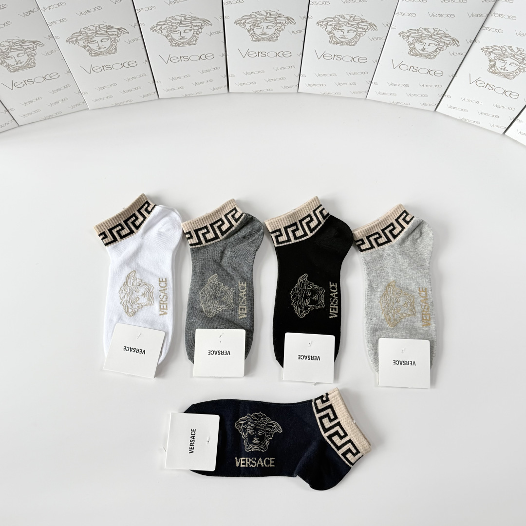 💛配专柜包装 VERSACE（范思哲）新款中短款堆堆袜袜子！一盒五双，专柜同步筒袜袜子，💛大牌出街，潮人必备🔥超好搭