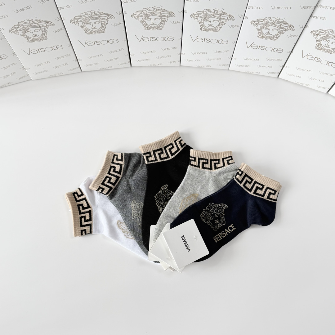 💛配专柜包装 VERSACE（范思哲）新款中短款堆堆袜袜子！一盒五双，专柜同步筒袜袜子，💛大牌出街，潮人必备🔥超好搭
