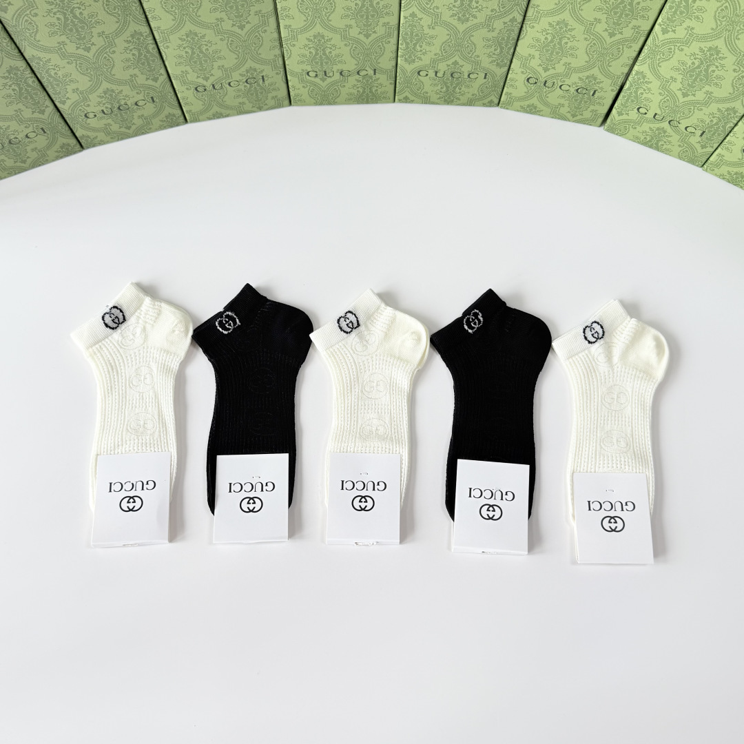 💛配专柜包装 Gucci（古驰）新款中短款堆堆袜袜子！一盒五双，专柜同步筒袜袜子，💛大牌出街，潮人必备🔥超好搭