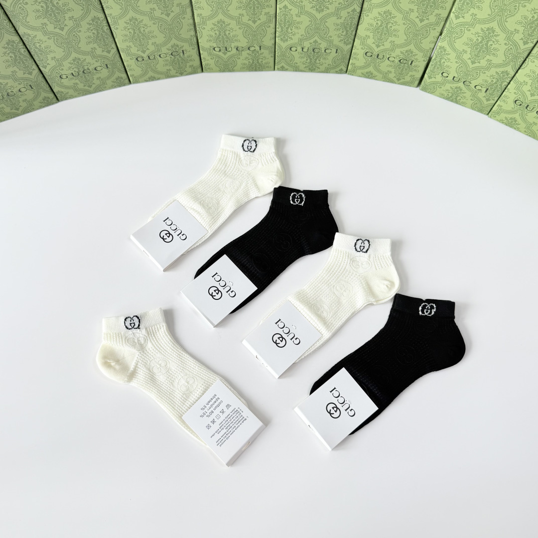 💛配专柜包装 Gucci（古驰）新款中短款堆堆袜袜子！一盒五双，专柜同步筒袜袜子，💛大牌出街，潮人必备🔥超好搭