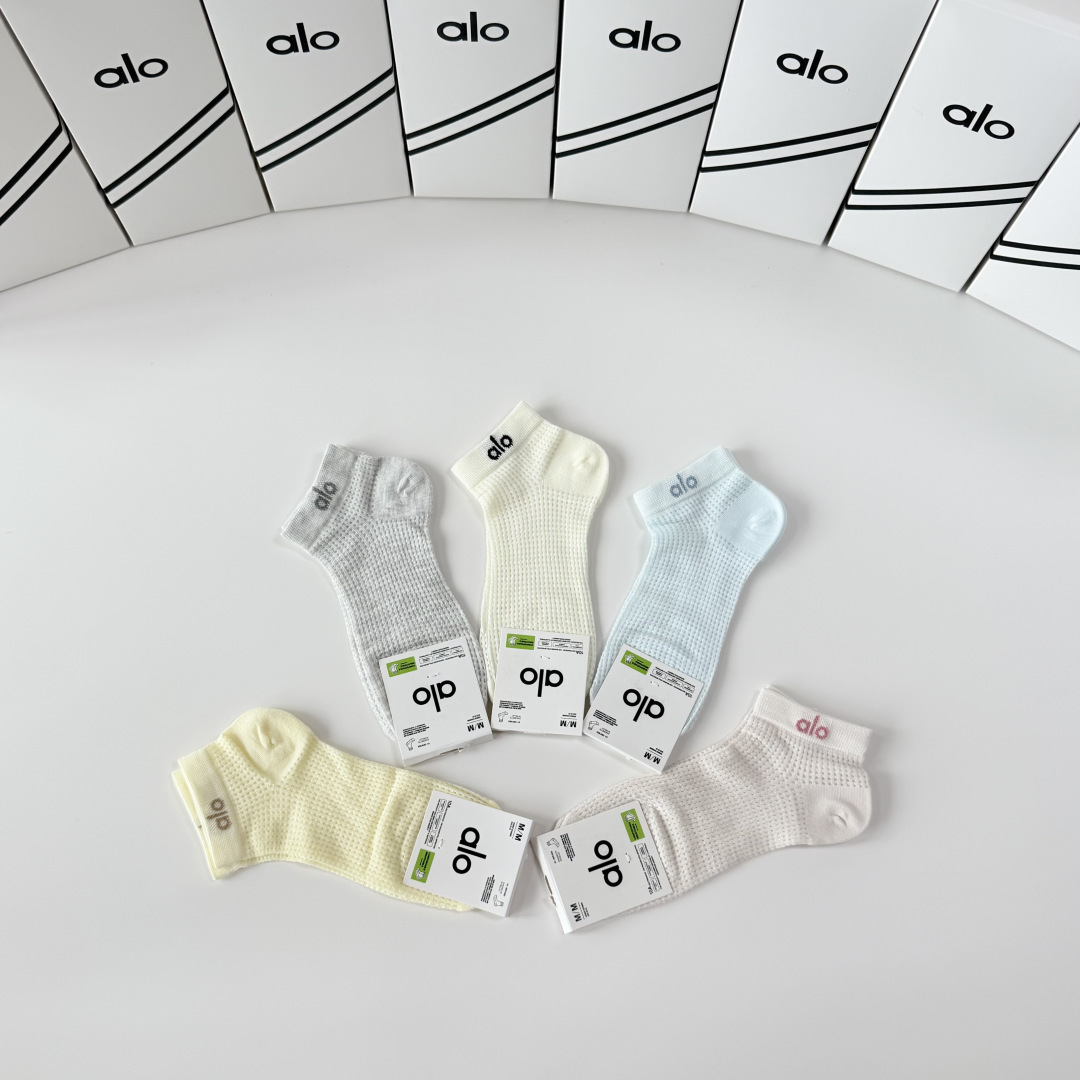 💛配包装 ALO（阿洛）新款中短款堆堆袜袜子！一盒五双， 专柜同步筒款袜子，💛大牌出街，潮人必备🔥超好搭