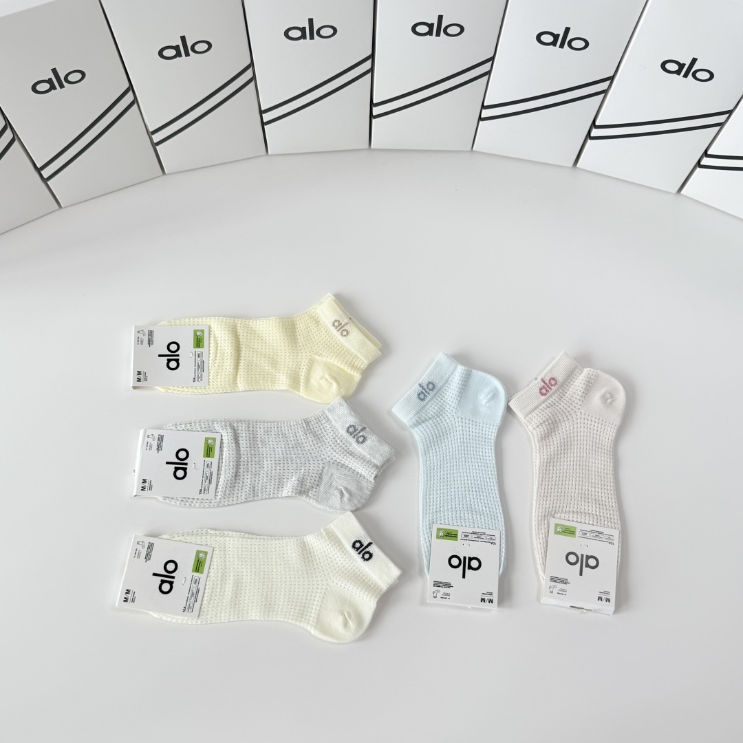💛配包装 ALO（阿洛）新款中短款堆堆袜袜子！一盒五双， 专柜同步筒款袜子，💛大牌出街，潮人必备🔥超好搭