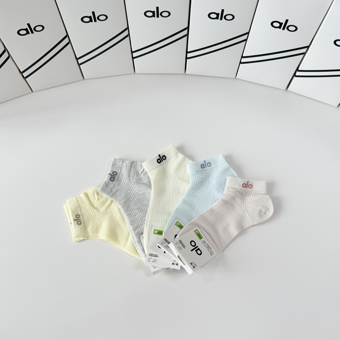 💛配包装 ALO（阿洛）新款中短款堆堆袜袜子！一盒五双， 专柜同步筒款袜子，💛大牌出街，潮人必备🔥超好搭