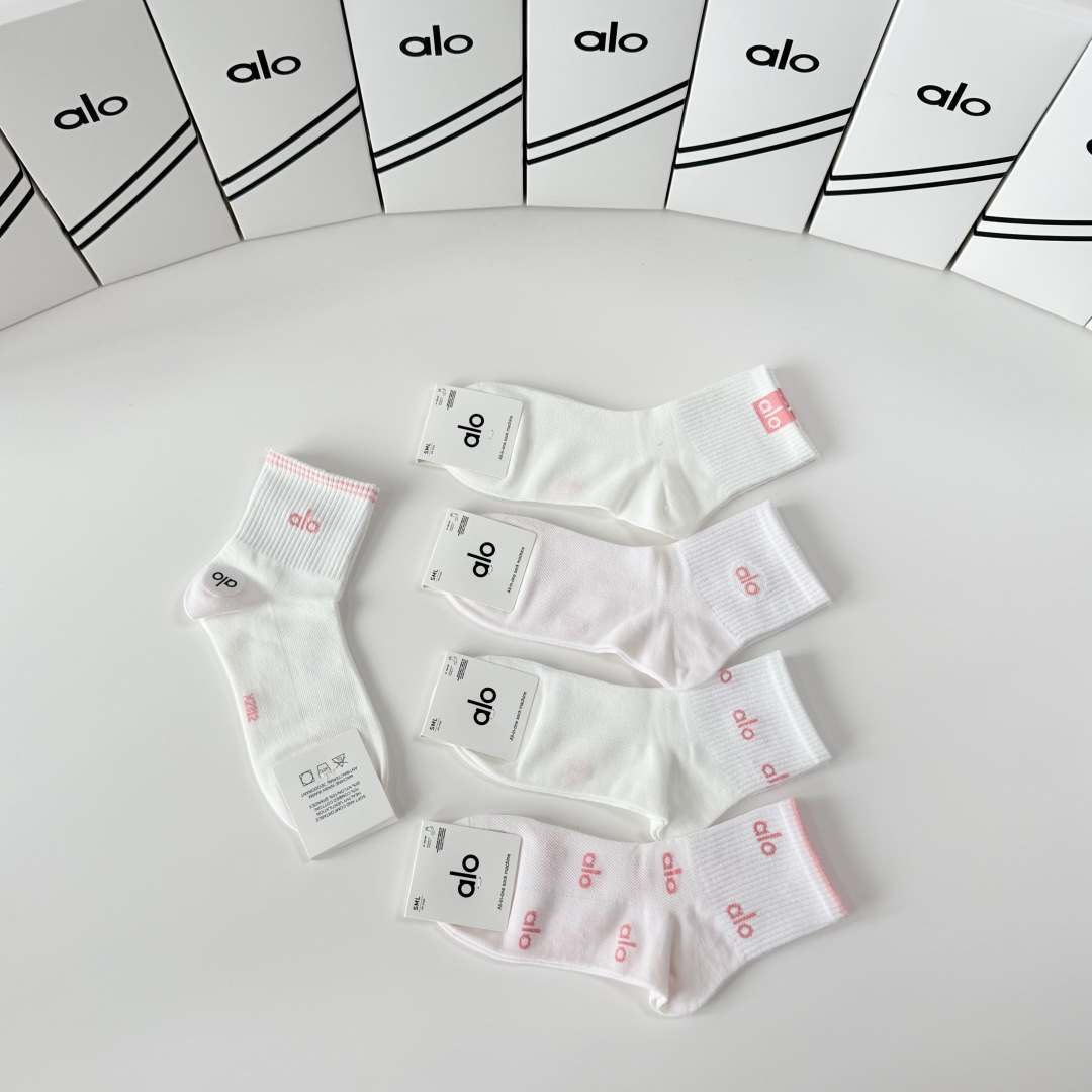 💛配包装 ALO（阿洛）新款中长款堆堆袜袜子！一盒五双， 专柜同步筒款袜子，💛大牌出街，潮人必备🔥超好搭