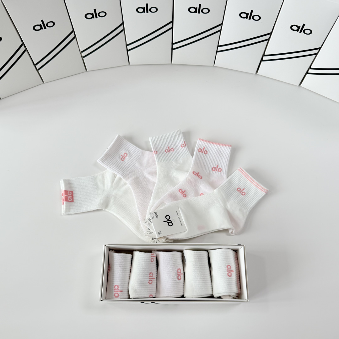 💛配包装 ALO（阿洛）新款中长款堆堆袜袜子！一盒五双， 专柜同步筒款袜子，💛大牌出街，潮人必备🔥超好搭