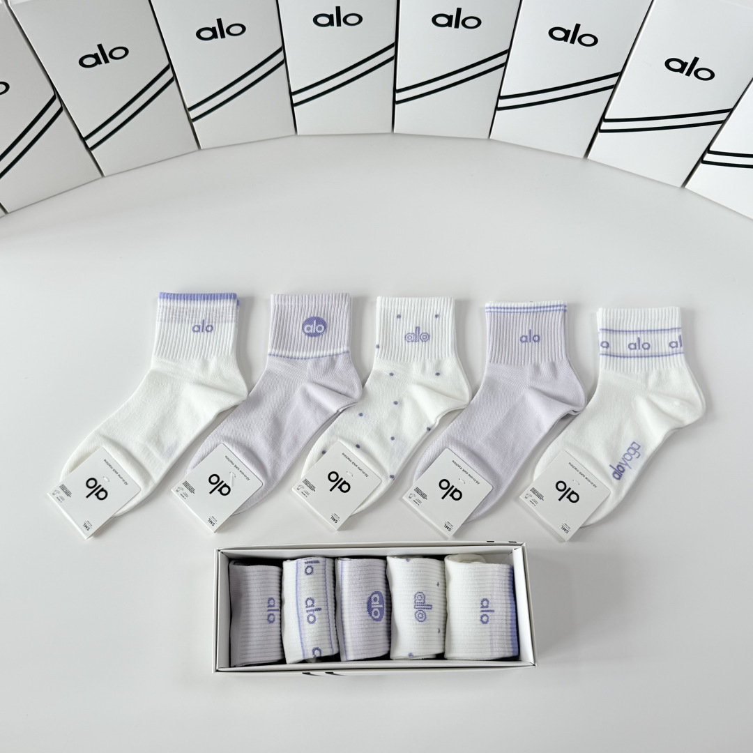 💛配包装 ALO（阿洛）新款中长款堆堆袜袜子！一盒五双， 专柜同步筒款袜子，💛大牌出街，潮人必备🔥超好搭