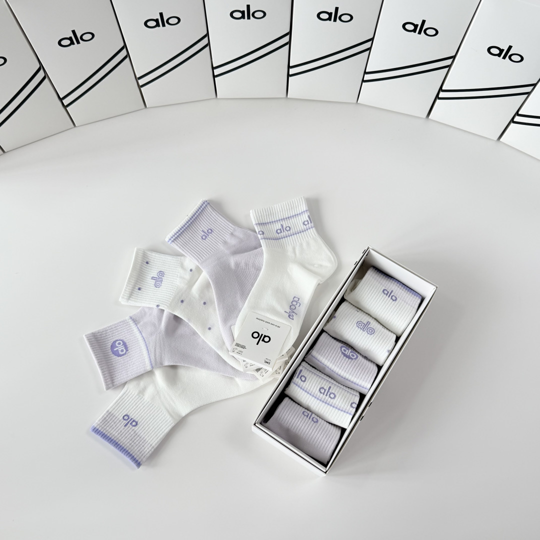 💛配包装 ALO（阿洛）新款中长款堆堆袜袜子！一盒五双， 专柜同步筒款袜子，💛大牌出街，潮人必备🔥超好搭
