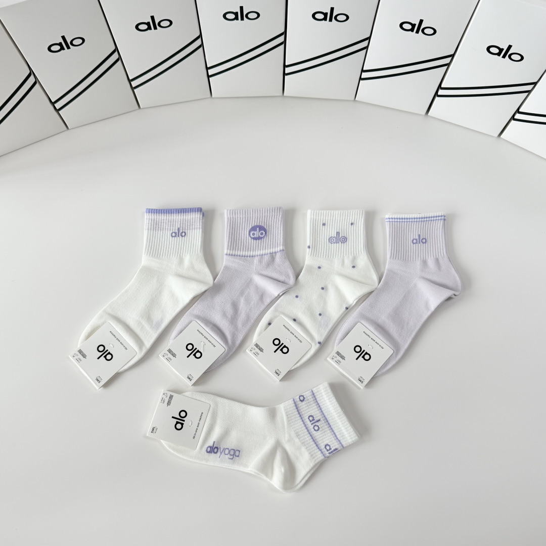💛配包装 ALO（阿洛）新款中长款堆堆袜袜子！一盒五双， 专柜同步筒款袜子，💛大牌出街，潮人必备🔥超好搭