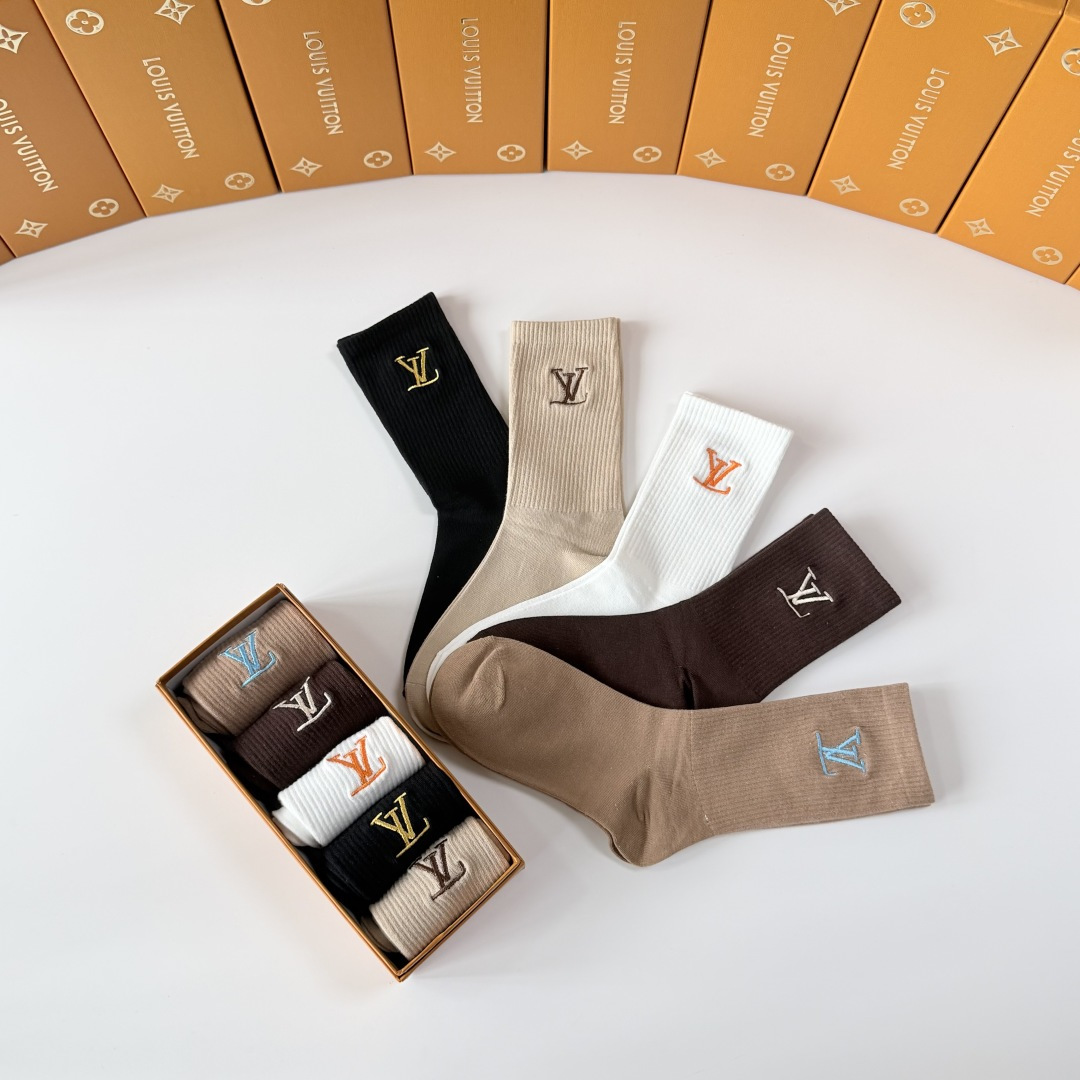 💛配包装 LV（路易威登）新款刺绣中长筒款堆堆袜袜子！一盒五双， 专柜同步筒款袜子，💛大牌出街，潮人必备🔥超好搭