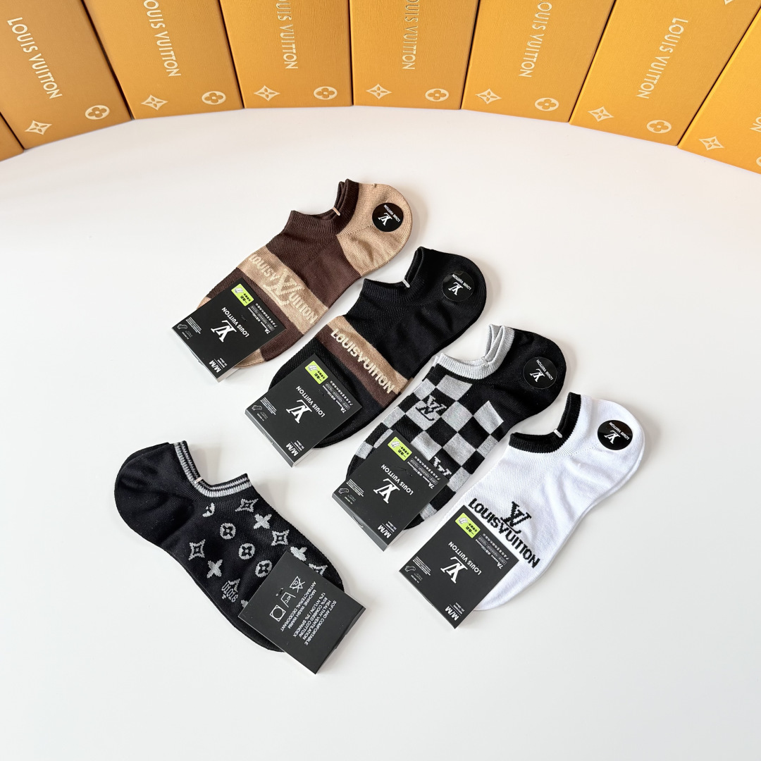 💛配包装 LV（路易威登）新款中短款堆堆袜袜子！一盒五双， 专柜同步筒款袜子，💛大牌出街，潮人必备🔥超好搭