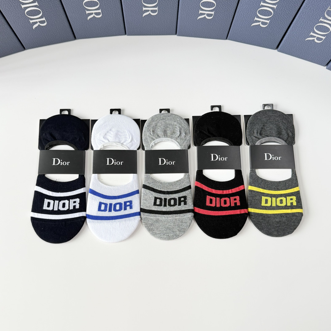 💛配包装 DIOR（迪奥）新款经典船袜堆堆袜袜子！一盒五双， 专柜同步筒袜袜子，💛大牌出街，潮人必备🔥超好搭。